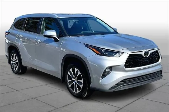 2024 Toyota HIGHLANDER thumbnail 3