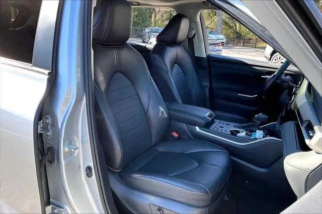 2024 Toyota HIGHLANDER thumbnail 9