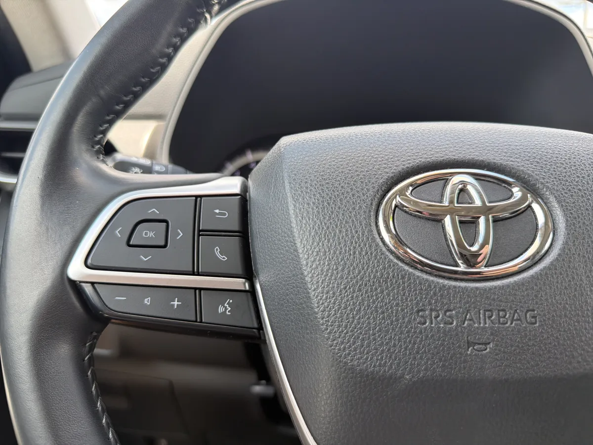 2024 Toyota Highlander LE thumbnail 11