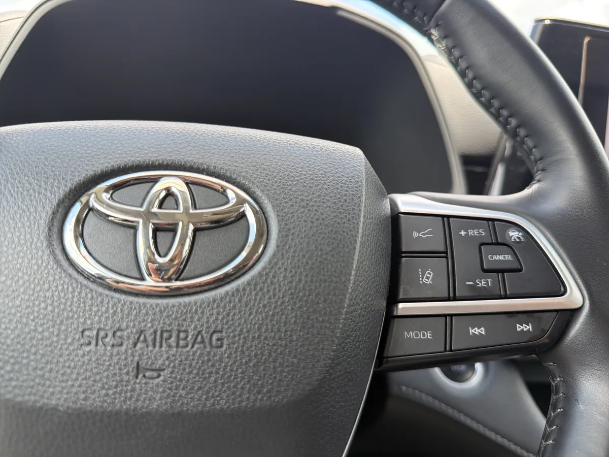 2024 Toyota Highlander LE thumbnail 12