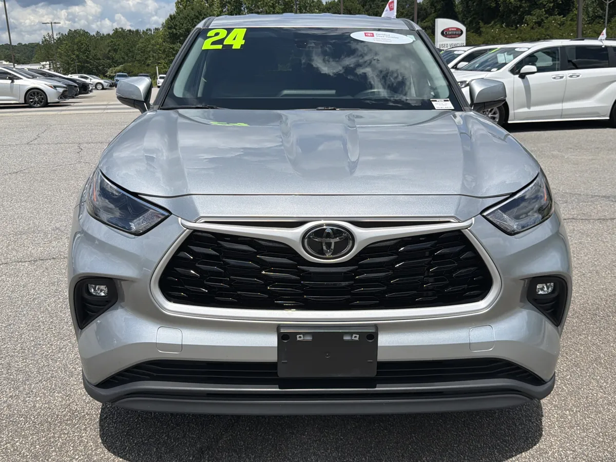 2024 Toyota Highlander LE thumbnail 2