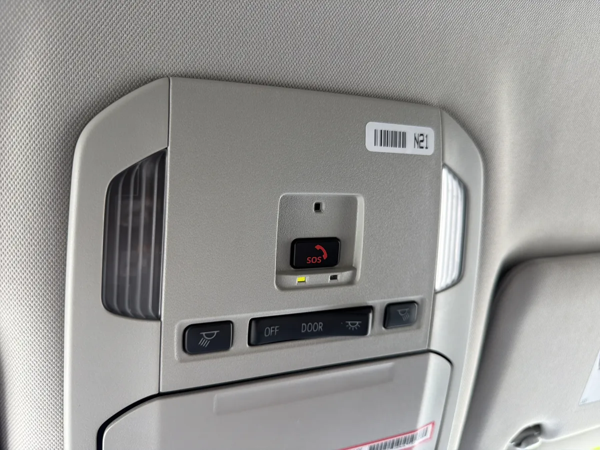 2024 Toyota Highlander LE thumbnail 4