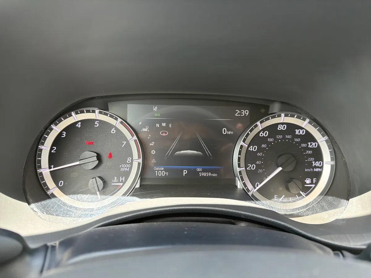 2024 Toyota Highlander LE thumbnail 6