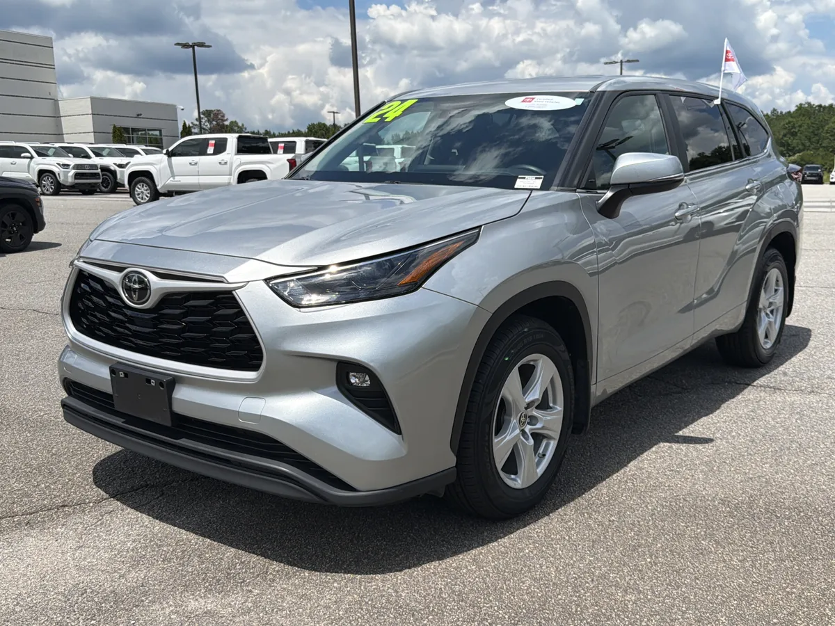 2024 Toyota Highlander LE thumbnail 7