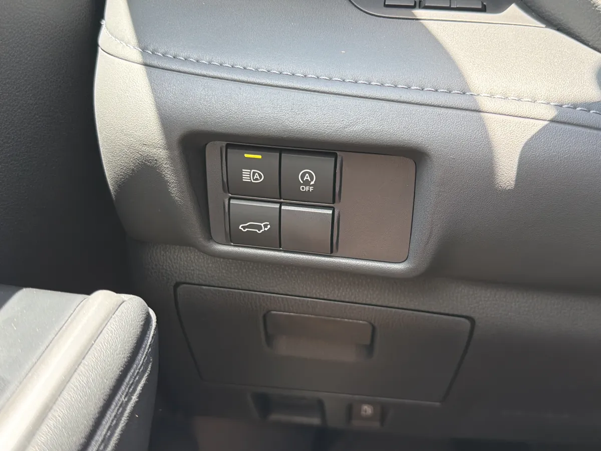 2024 Toyota Highlander LE thumbnail 8