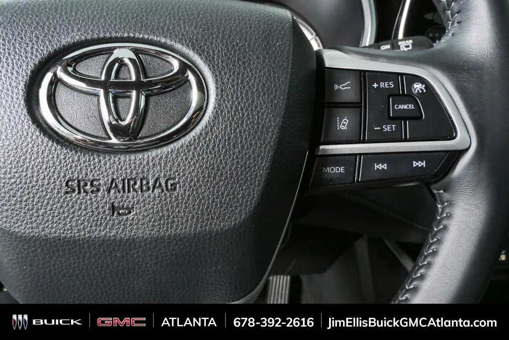 2024 Toyota Highlander LE thumbnail 10