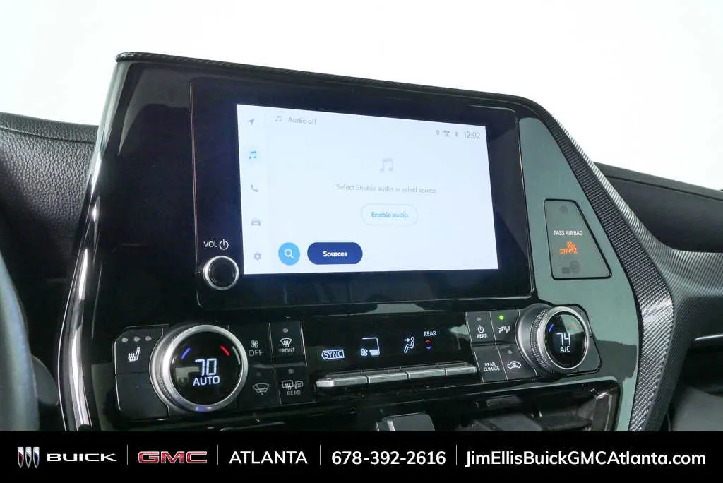 2024 Toyota Highlander LE thumbnail 13