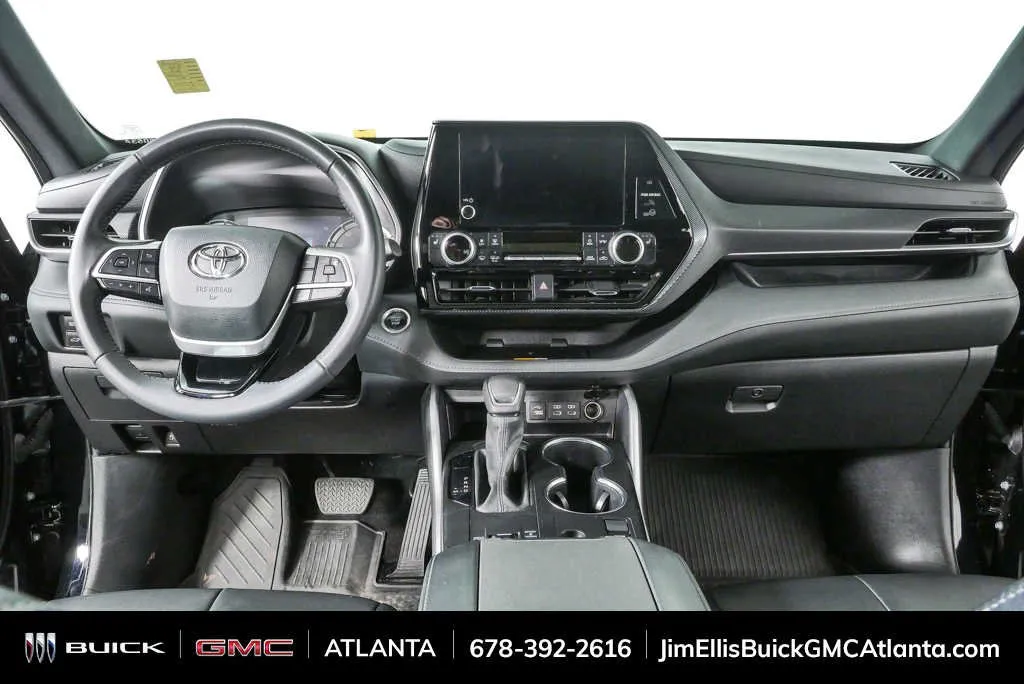 2024 Toyota Highlander LE thumbnail 16