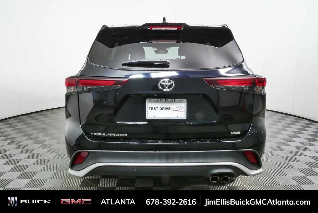 2024 Toyota Highlander LE thumbnail 23