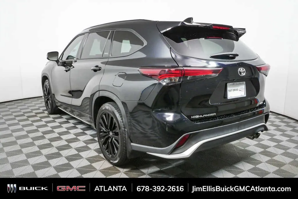 2024 Toyota Highlander LE thumbnail 27
