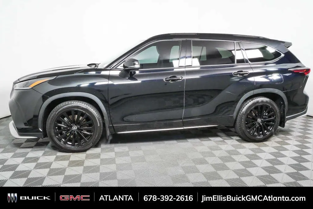 2024 Toyota Highlander LE thumbnail 28