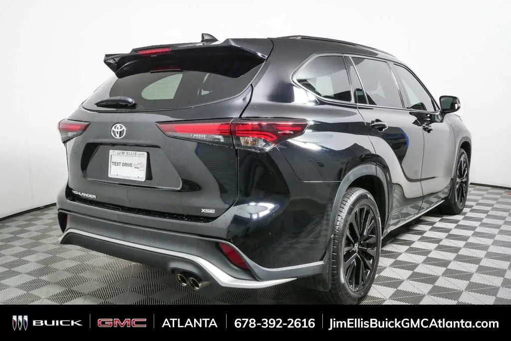 2024 Toyota Highlander LE thumbnail 3