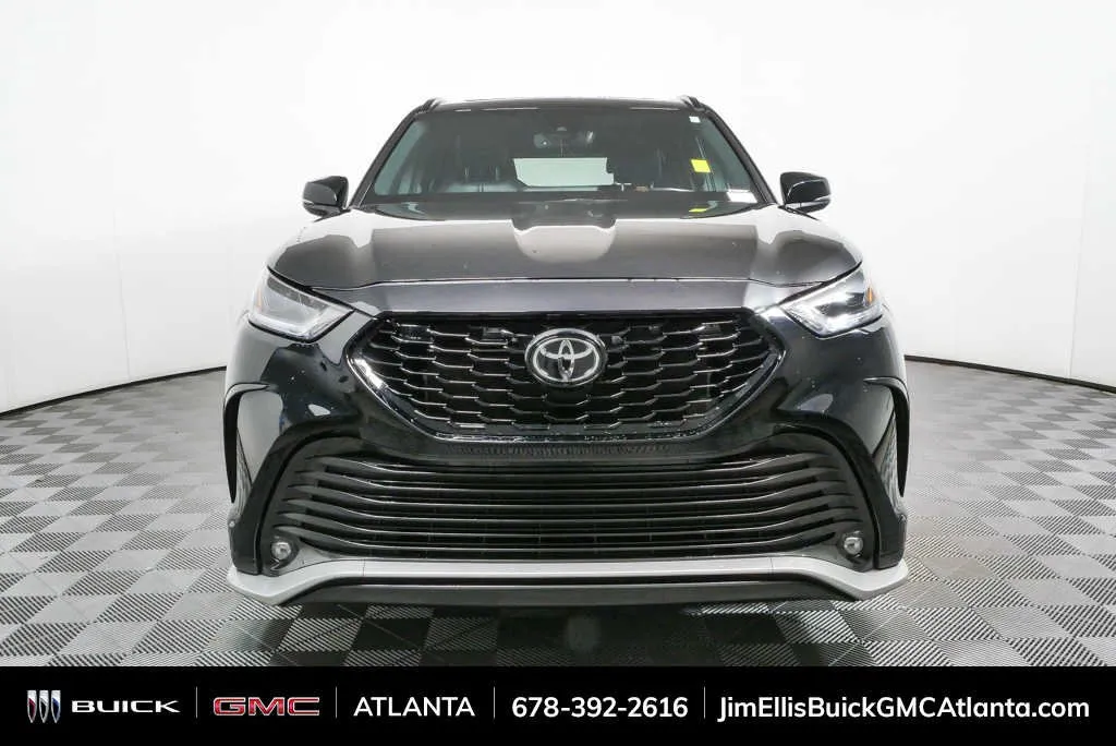 2024 Toyota Highlander LE thumbnail 32