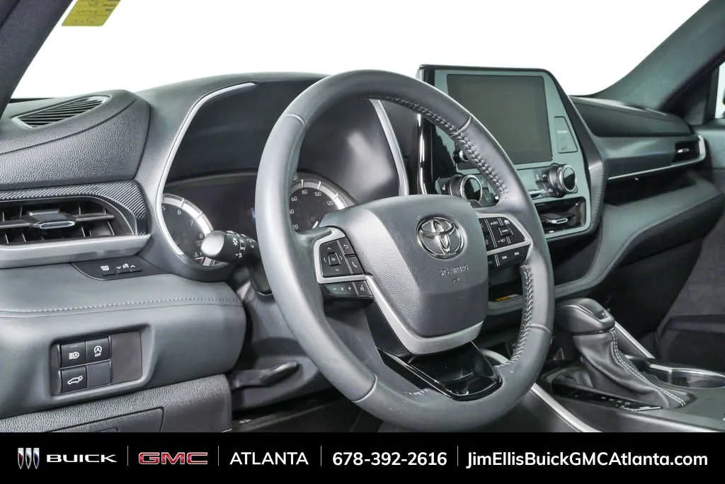 2024 Toyota Highlander LE thumbnail 4