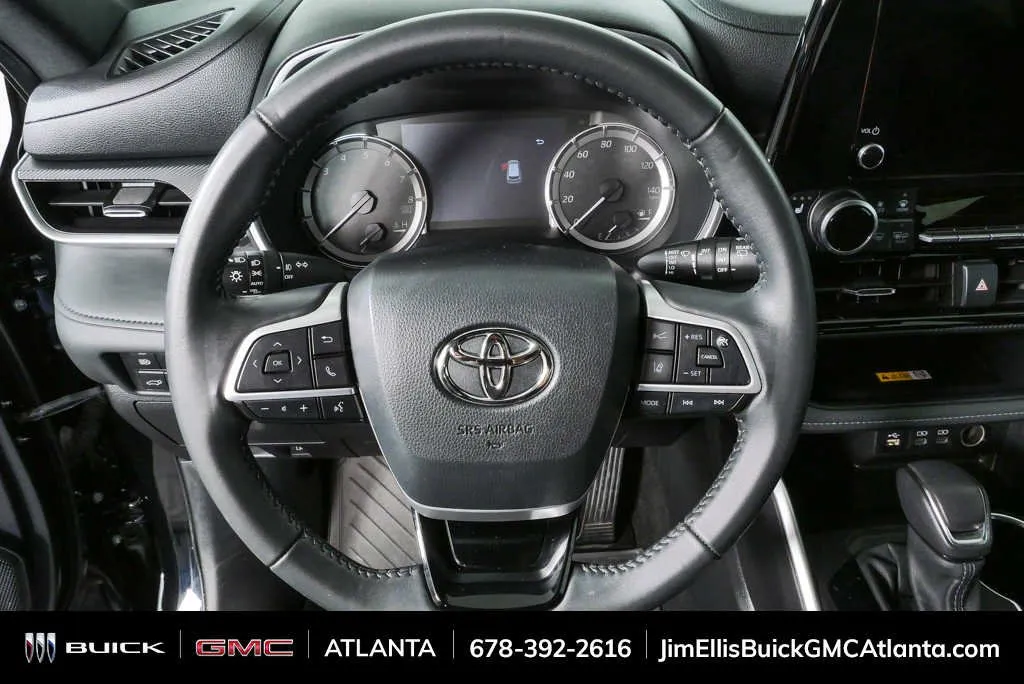 2024 Toyota Highlander LE thumbnail 8