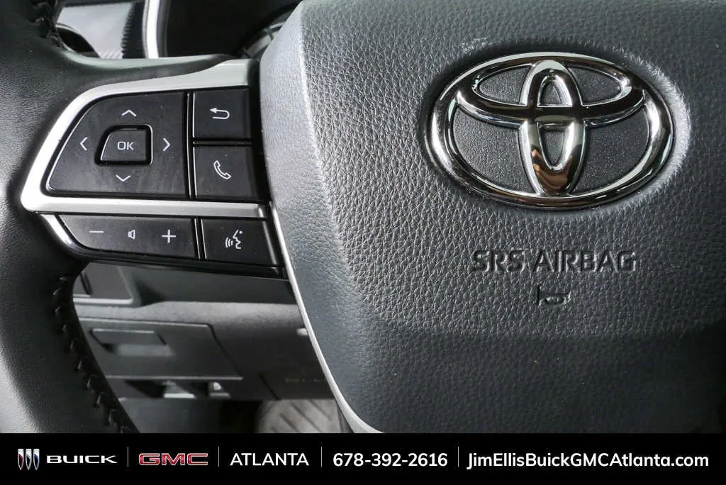 2024 Toyota Highlander LE thumbnail 9