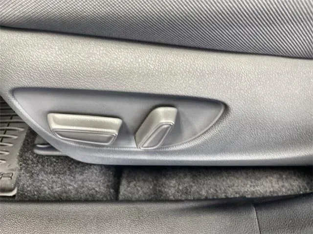 2024 Toyota Highlander LE thumbnail 13