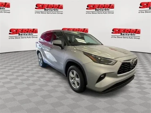 2024 Toyota Highlander LE thumbnail 4