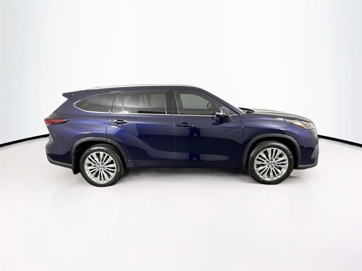 2024 Toyota Highlander Platinum thumbnail 11