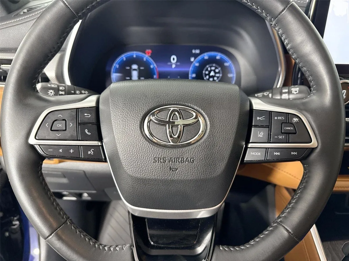 2024 Toyota Highlander Platinum thumbnail 17
