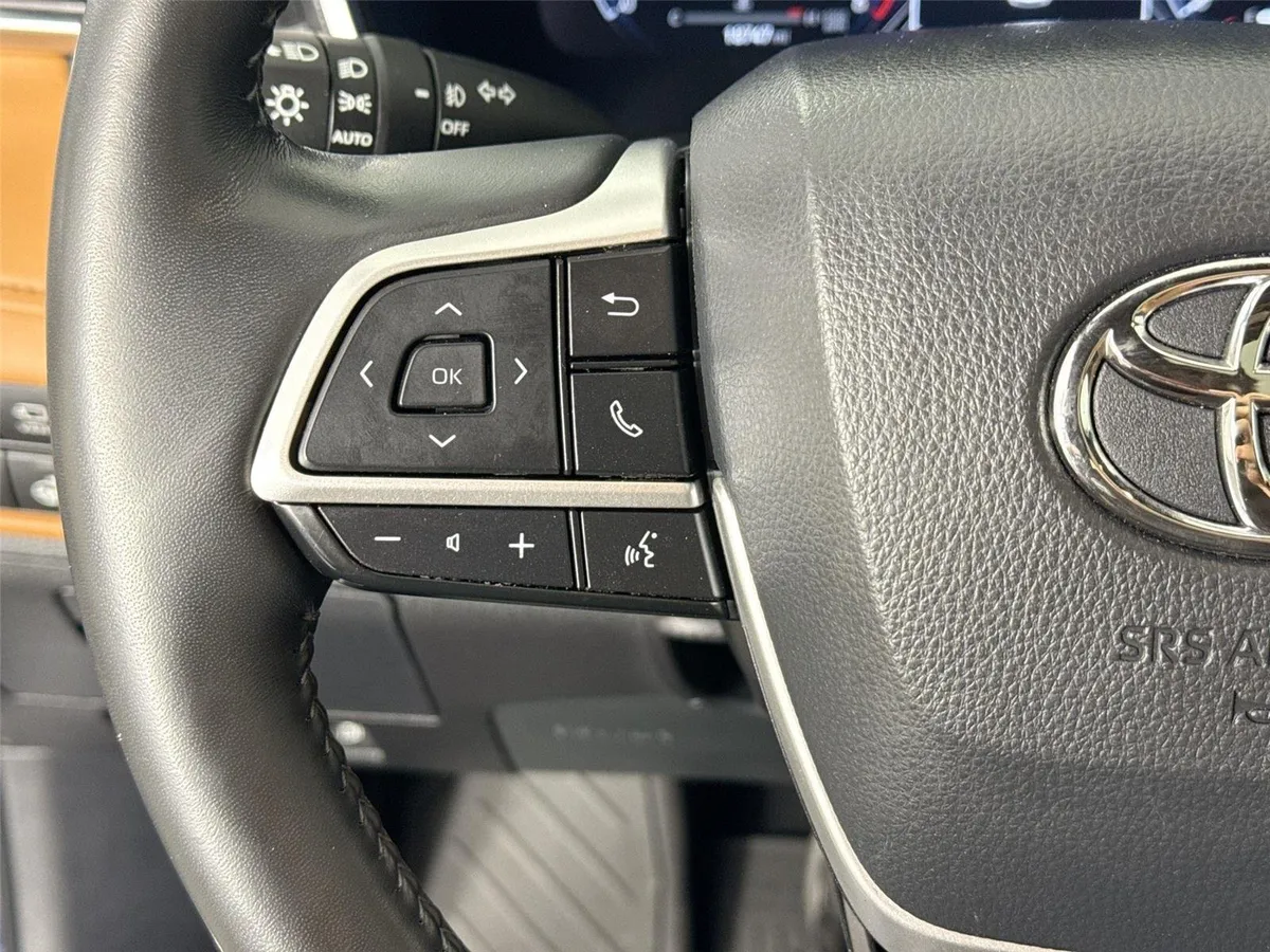 2024 Toyota Highlander Platinum thumbnail 18
