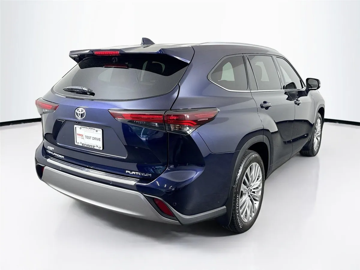 2024 Toyota Highlander Platinum thumbnail 2