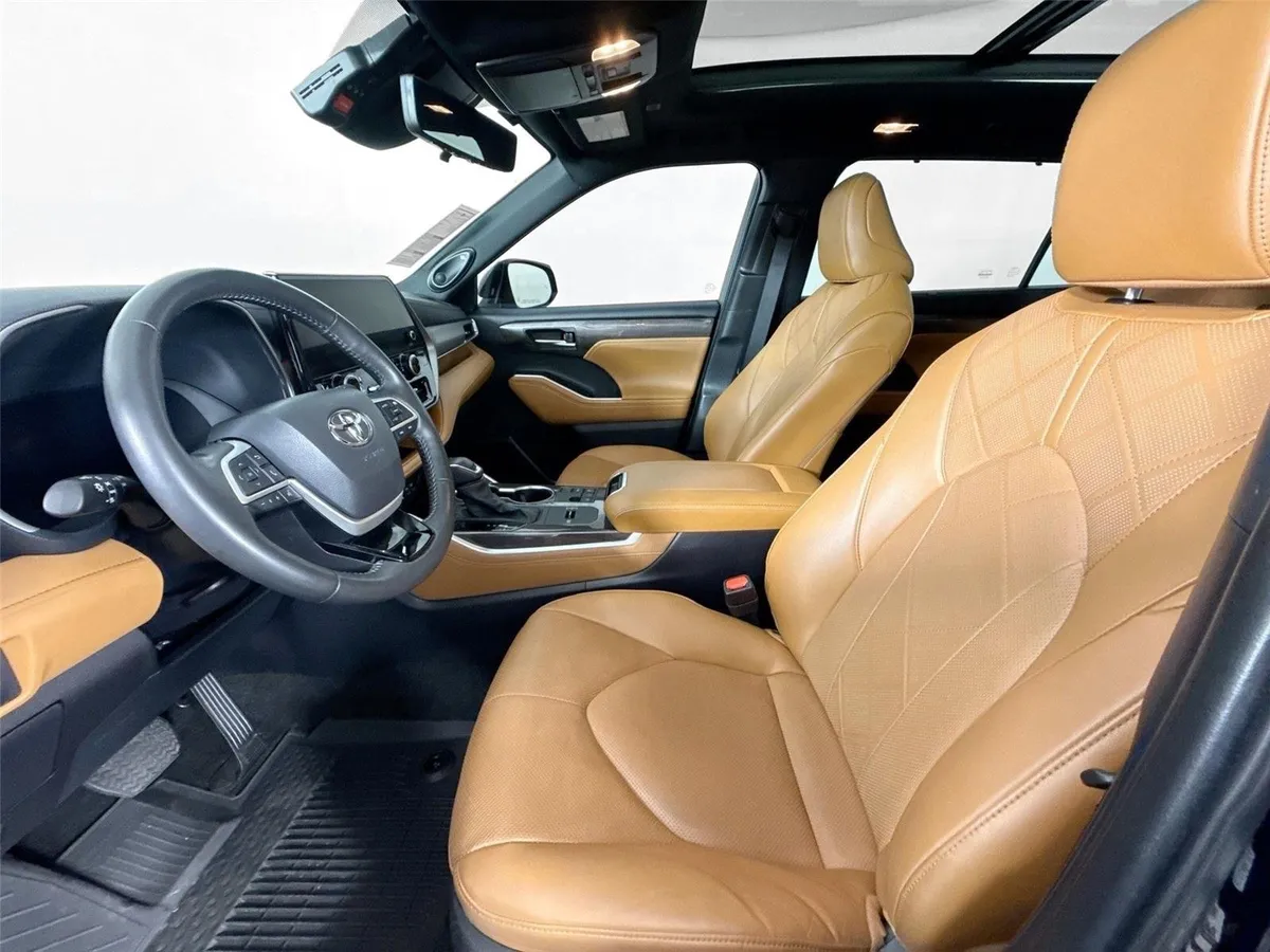2024 Toyota Highlander Platinum thumbnail 3