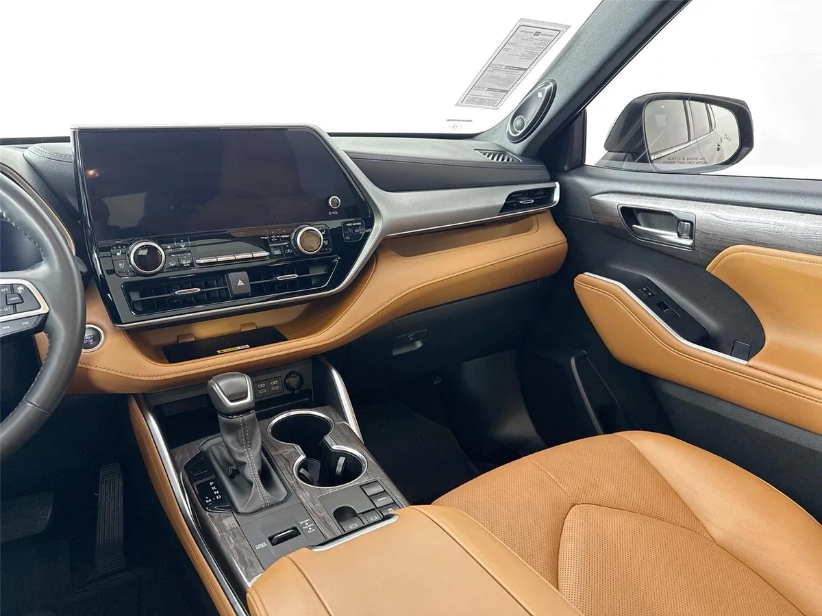2024 Toyota Highlander Platinum thumbnail 34