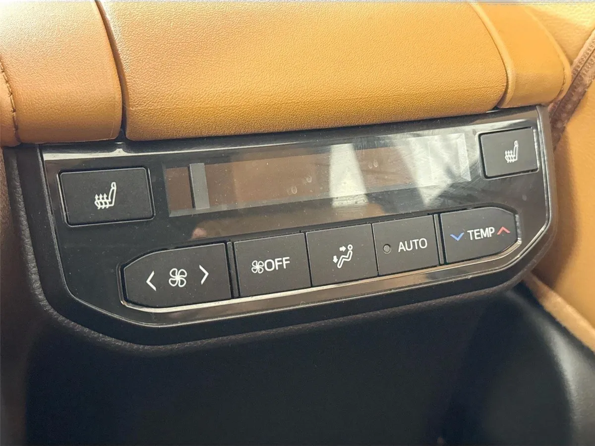 2024 Toyota Highlander Platinum thumbnail 39