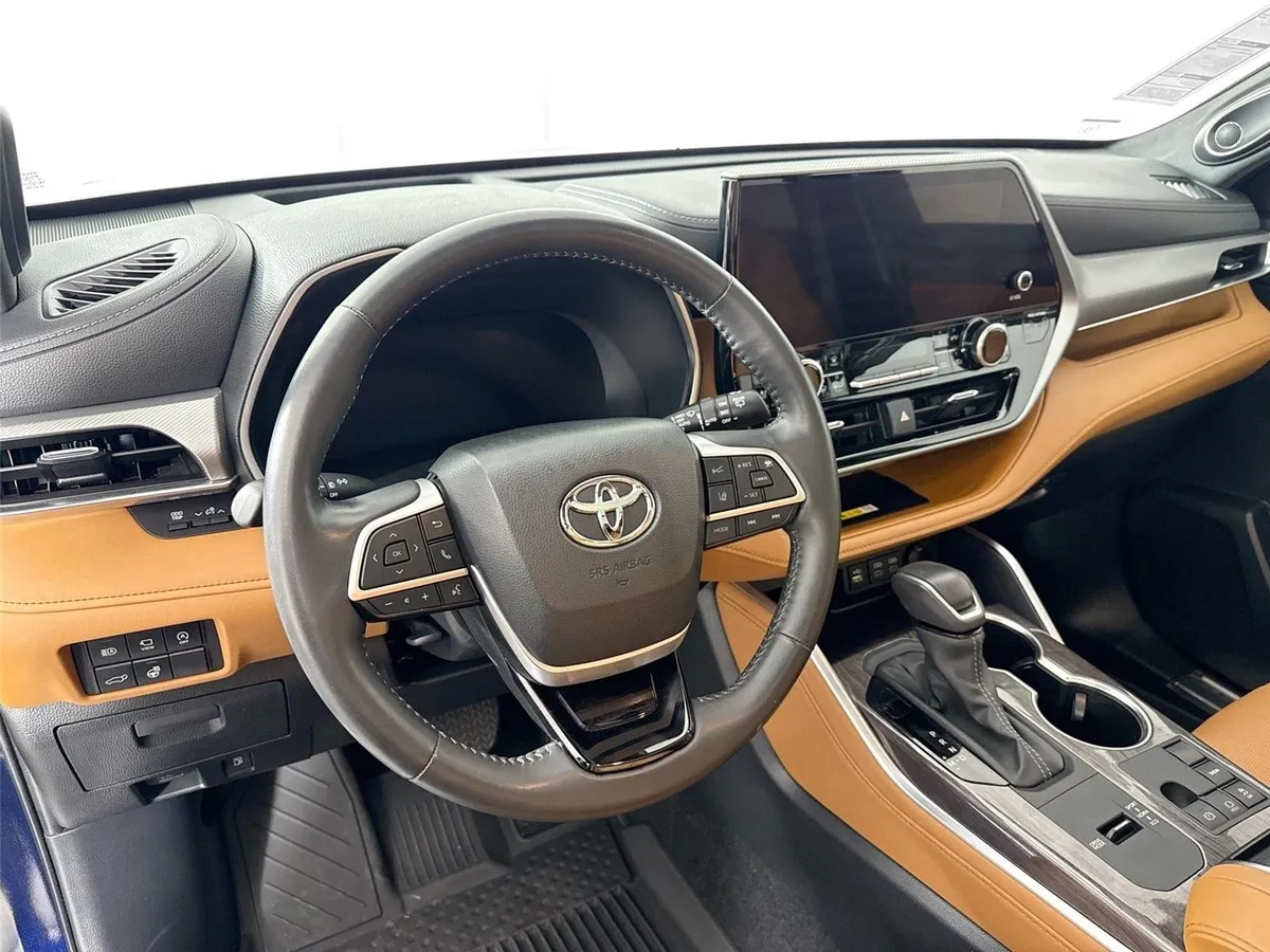 2024 Toyota Highlander Platinum thumbnail 4