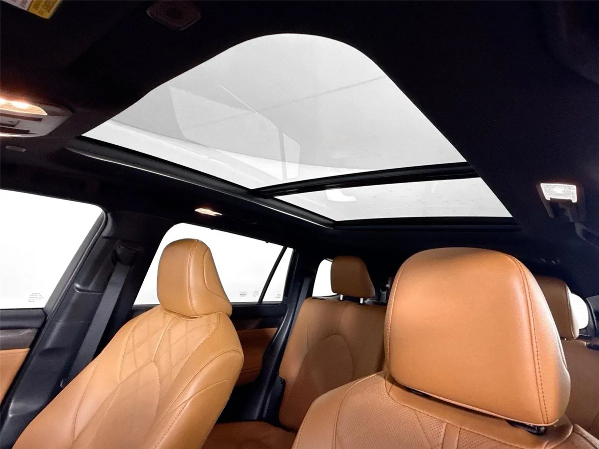 2024 Toyota Highlander Platinum thumbnail 6