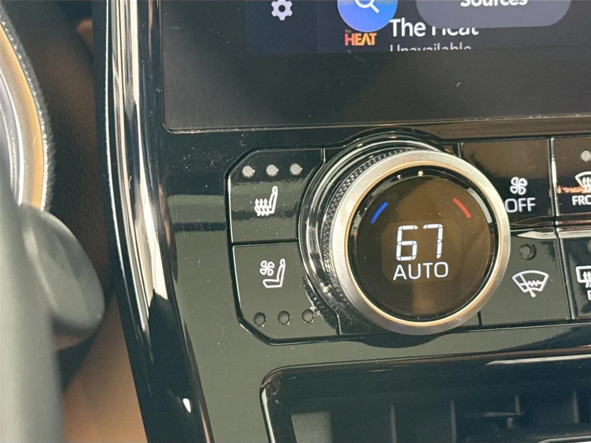 2024 Toyota Highlander Platinum thumbnail 8