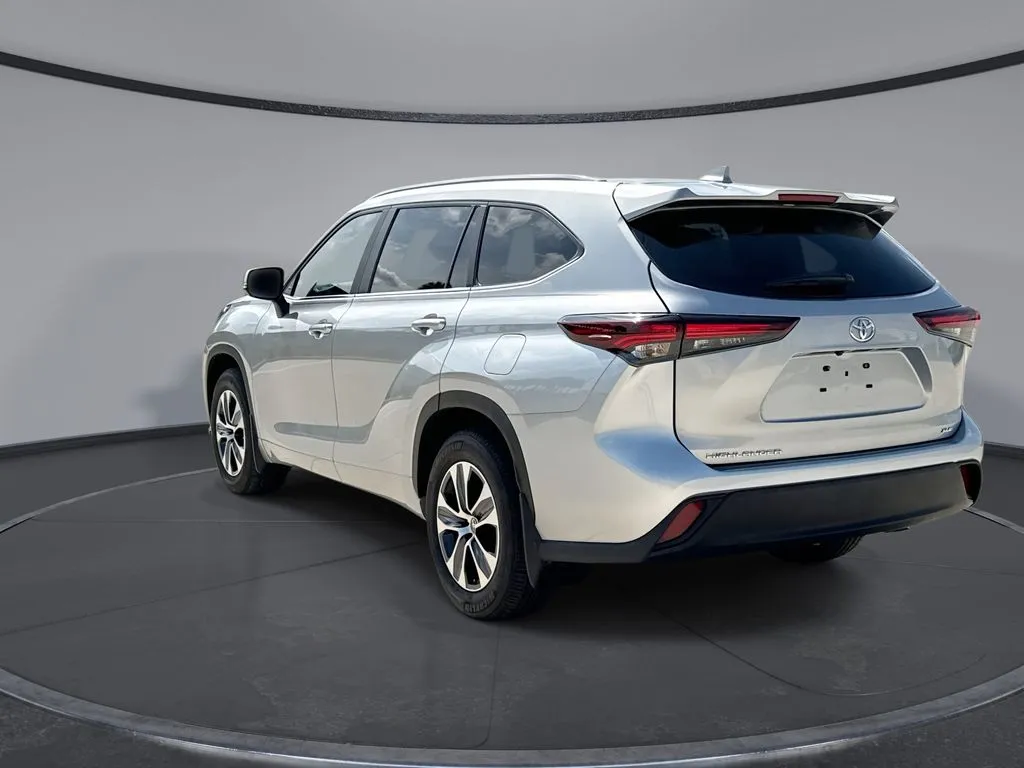 2024 Toyota Highlander XLE thumbnail 10