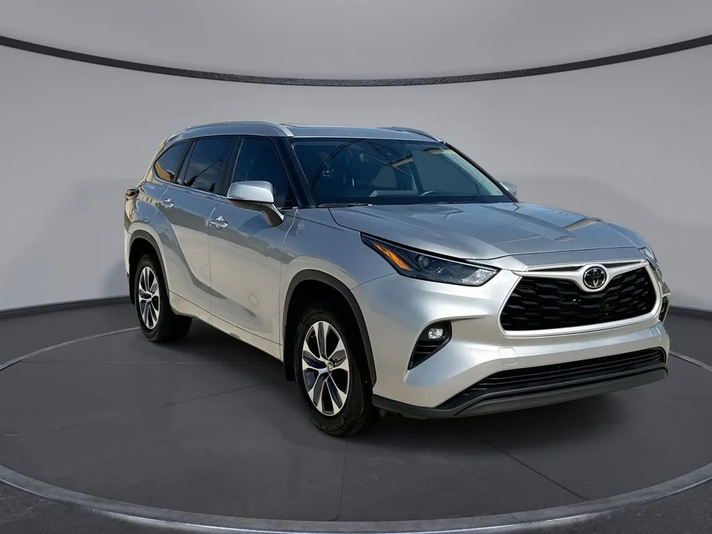 2024 Toyota Highlander XLE thumbnail 12