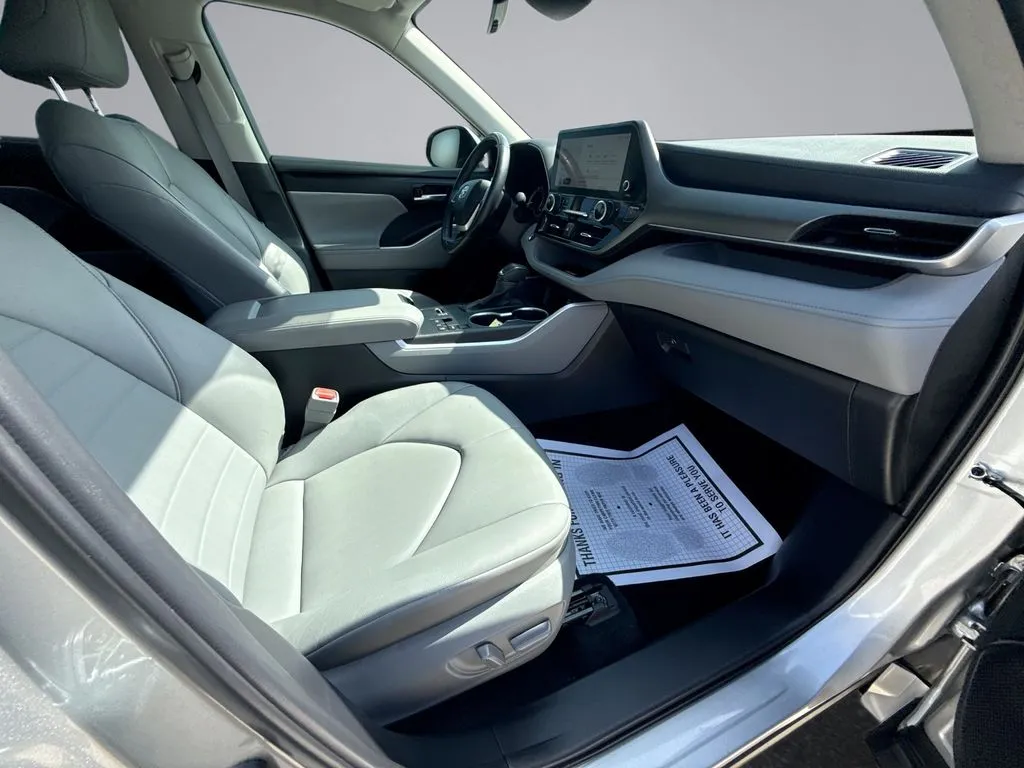 2024 Toyota Highlander XLE thumbnail 15