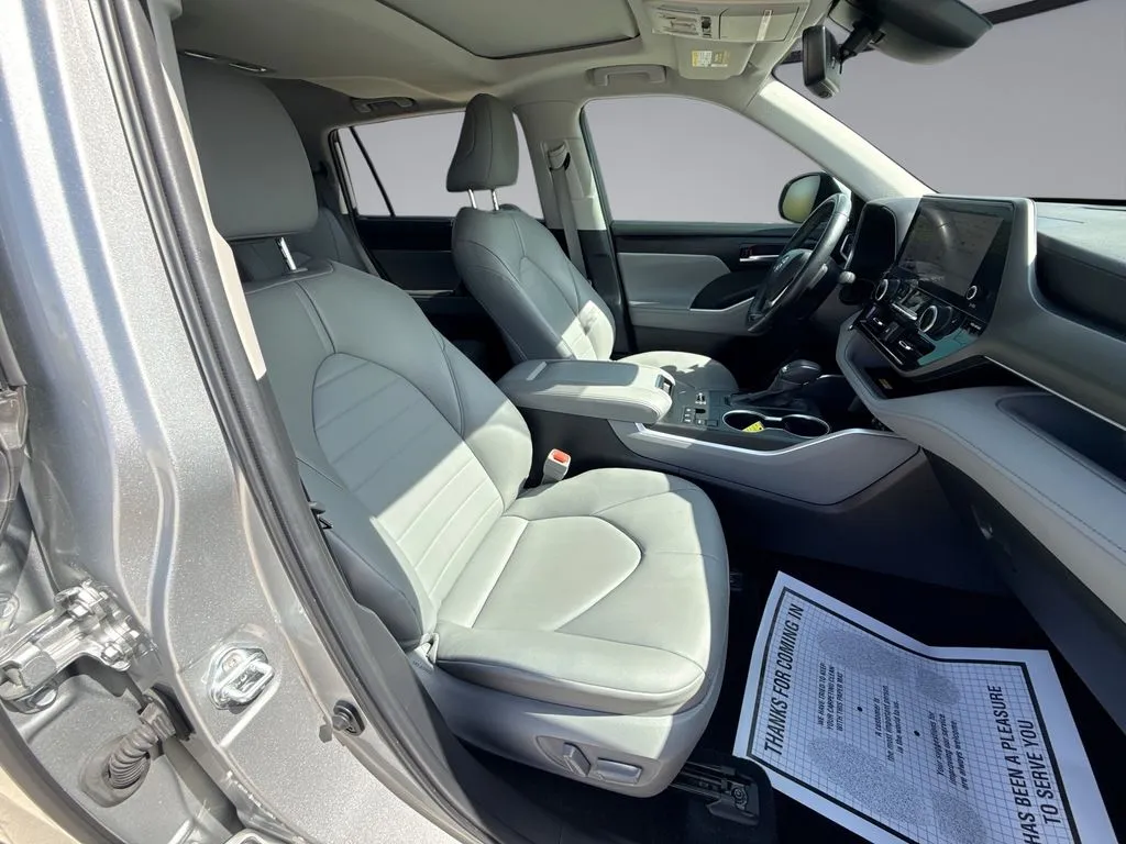 2024 Toyota Highlander XLE thumbnail 16