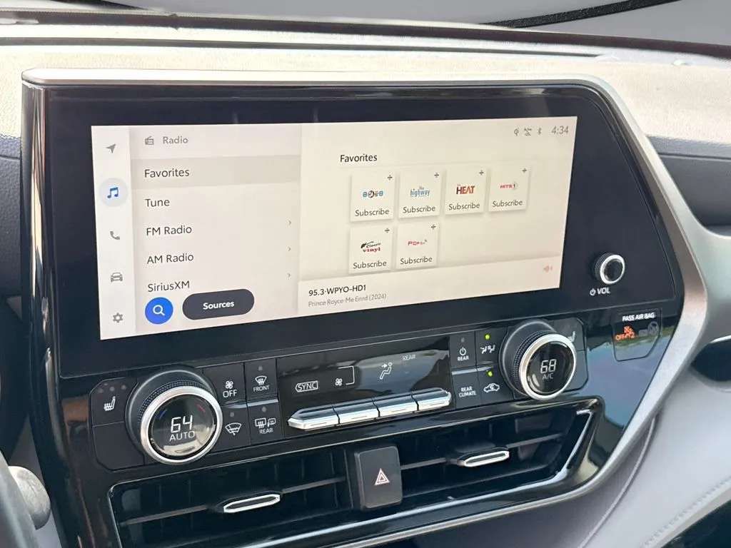 2024 Toyota Highlander XLE thumbnail 23