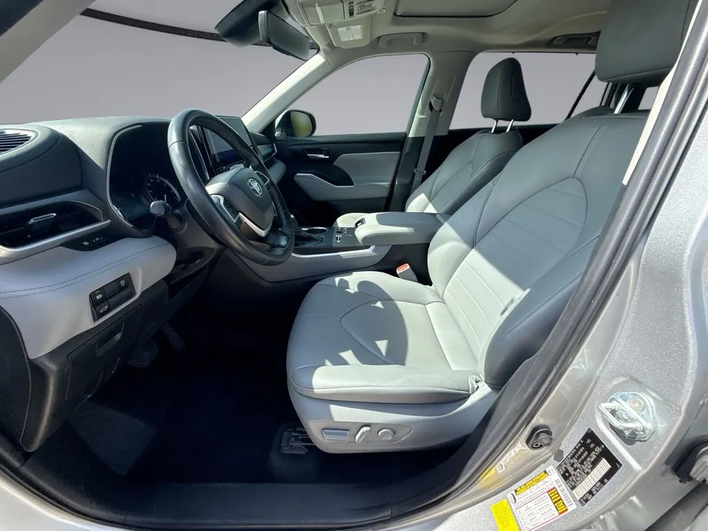 2024 Toyota Highlander XLE thumbnail 30