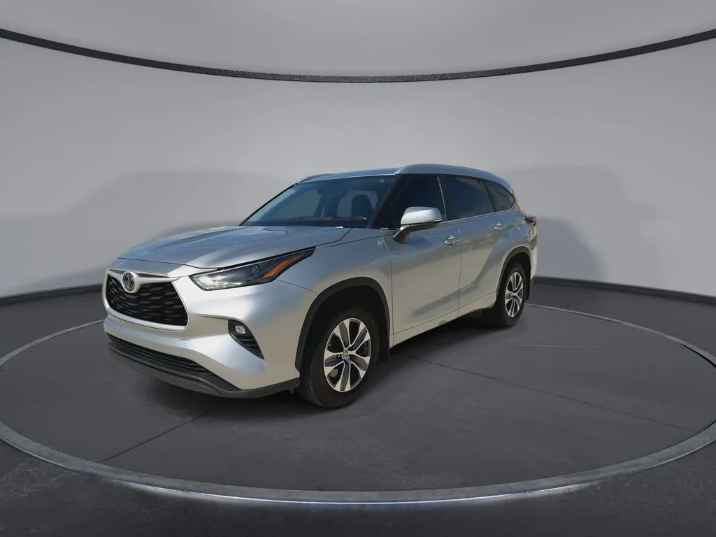 2024 Toyota Highlander XLE thumbnail 4