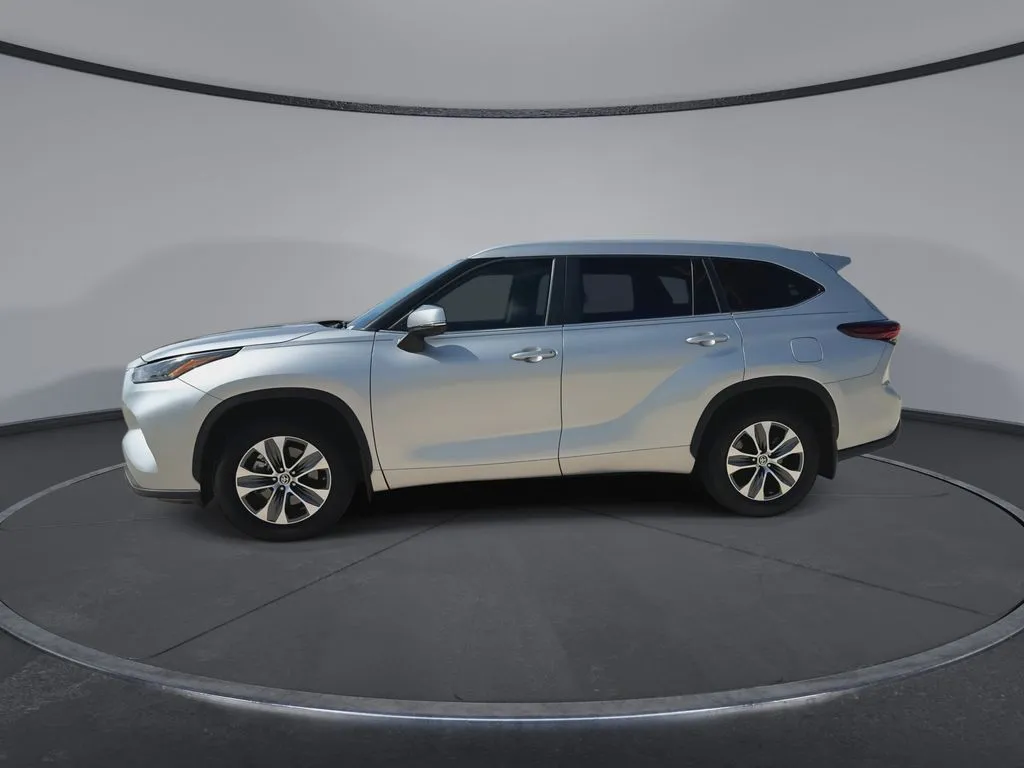 2024 Toyota Highlander XLE thumbnail 5