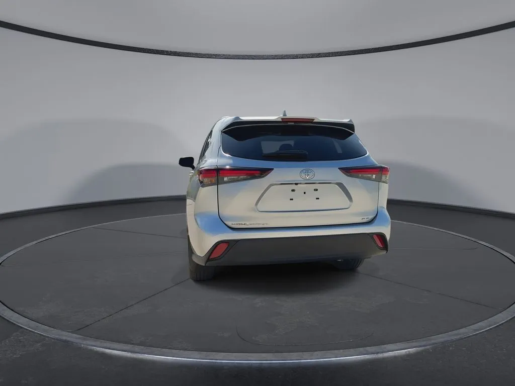 2024 Toyota Highlander XLE thumbnail 7