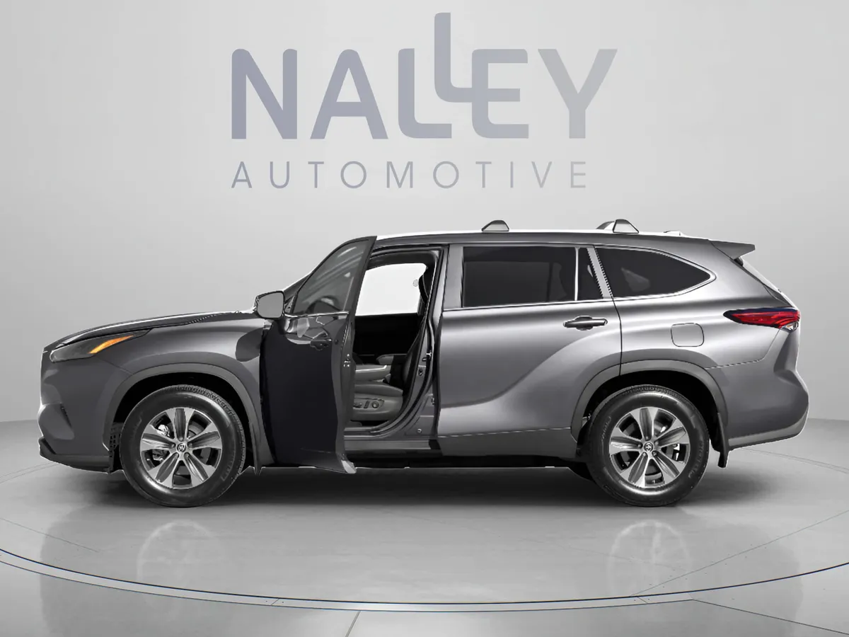 2024 Toyota Highlander XLE thumbnail 2