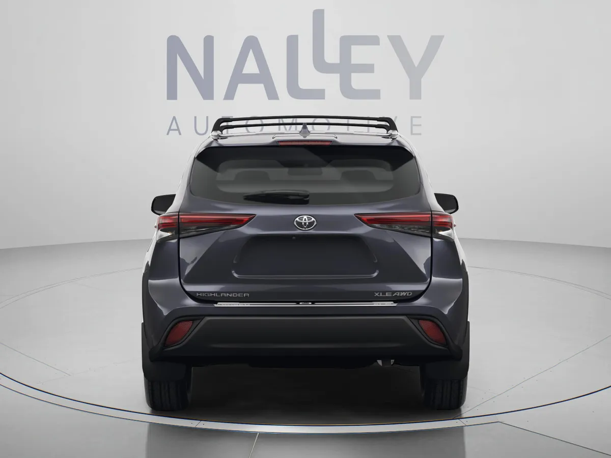 2024 Toyota Highlander XLE thumbnail 3