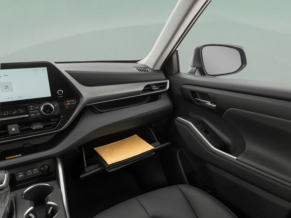 2024 Toyota Highlander XLE thumbnail 34