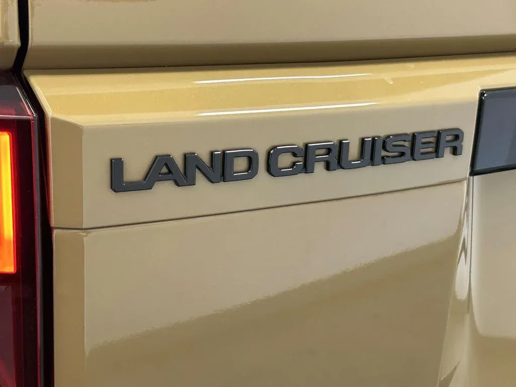 2024 Toyota Land Cruiser Base thumbnail 11