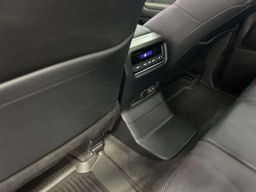 2024 Toyota Land Cruiser Base thumbnail 17