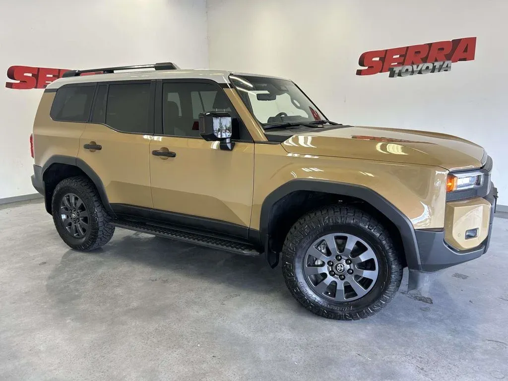 2024 Toyota Land Cruiser Base thumbnail 2