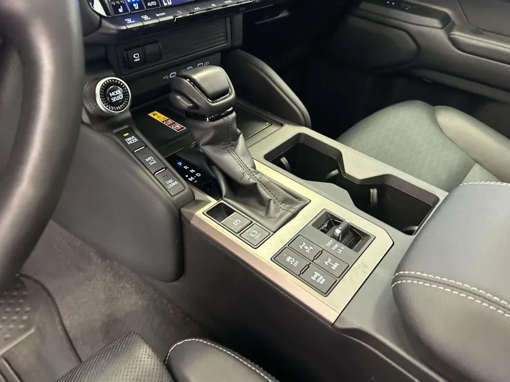 2024 Toyota Land Cruiser Base thumbnail 24