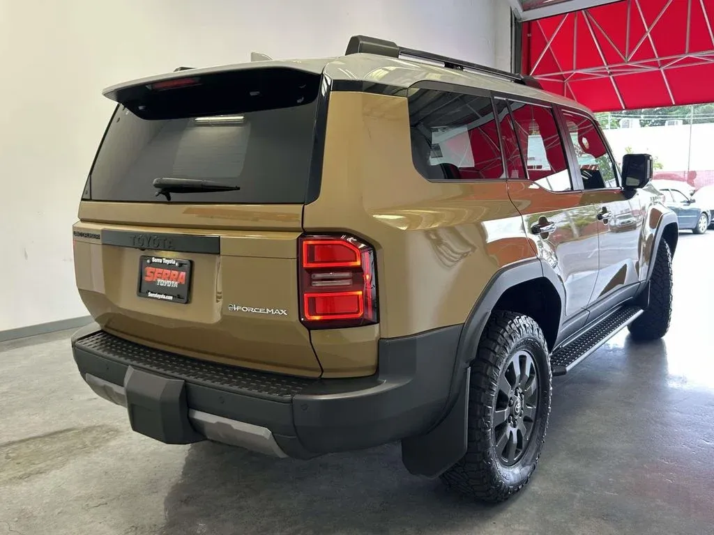 2024 Toyota Land Cruiser Base thumbnail 3