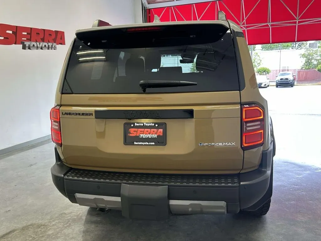 2024 Toyota Land Cruiser Base thumbnail 4